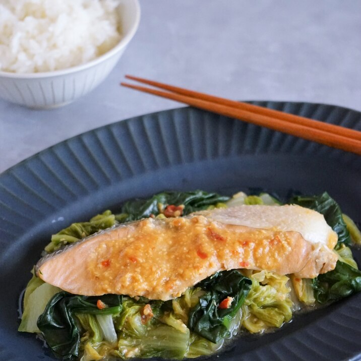 鮭と白菜のピリ辛味噌蒸し